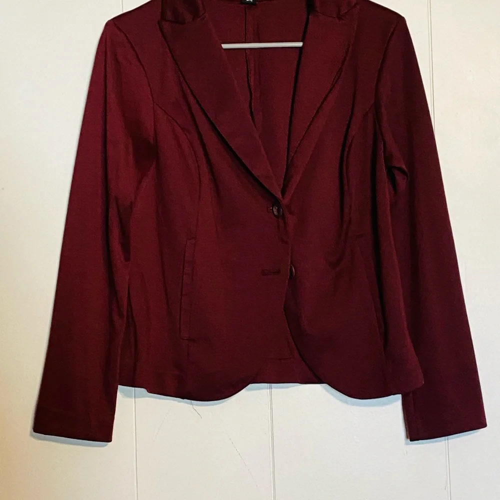 Beautiful blazer - Picture 2 of 2